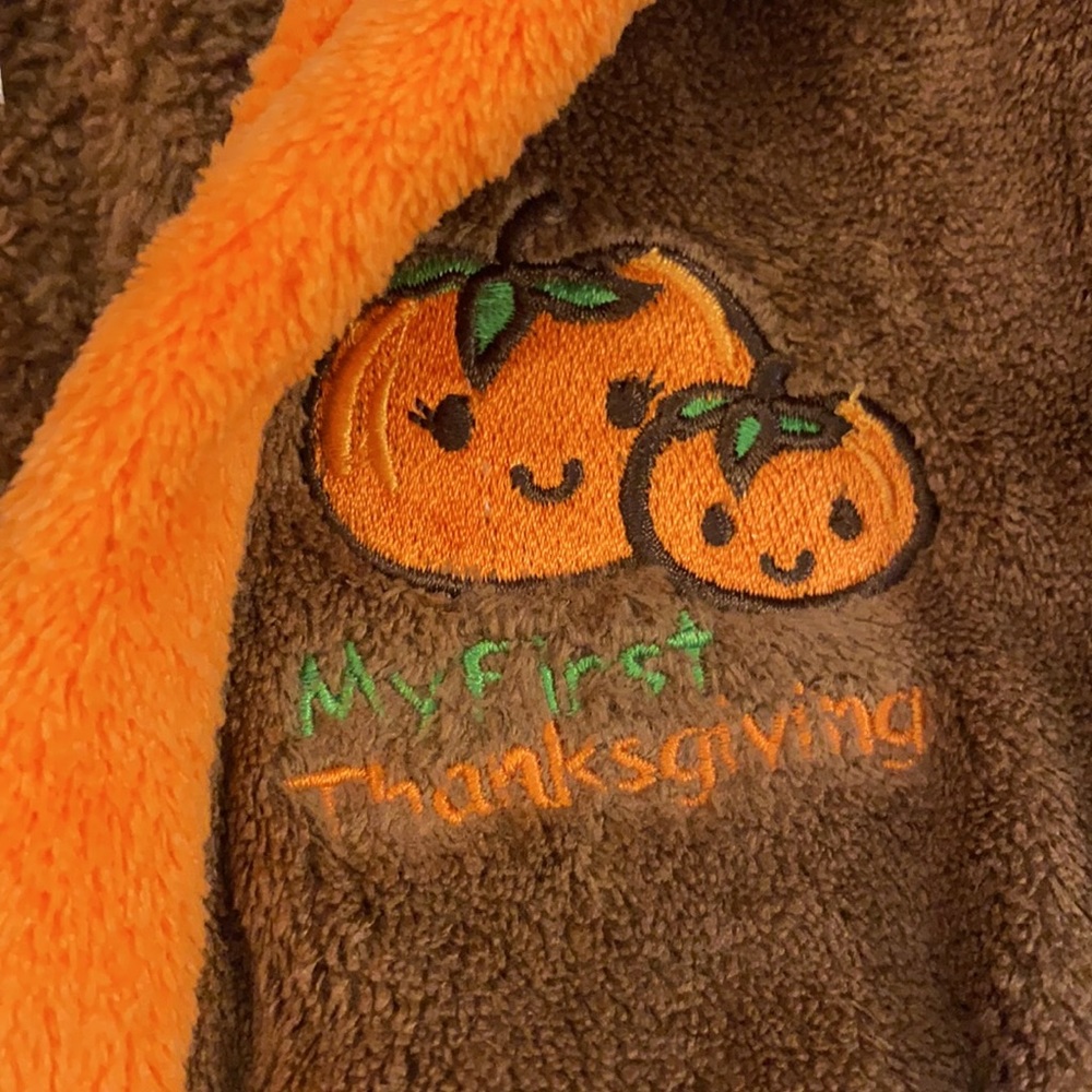 My 1st Thanksgiving Robe - Picture 3 of 6